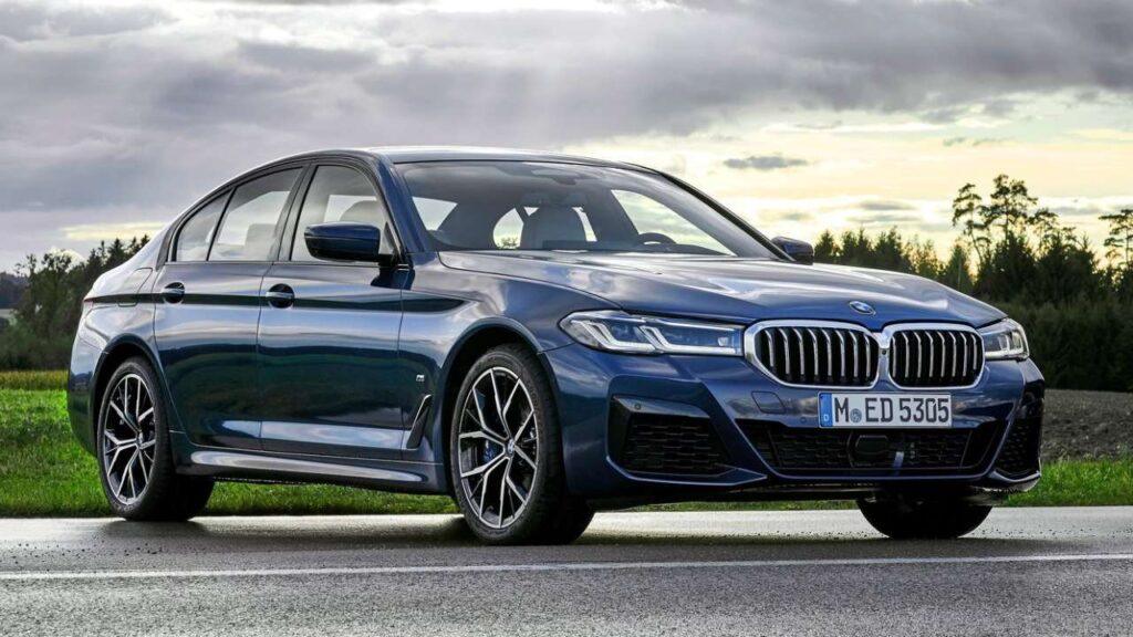 BMW-5-Series-2022-brzdy-havarie