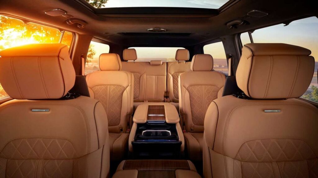 Jeep-Grand-Wagoneer-2023-spona-pasu-kba