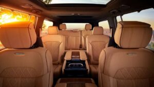 Jeep-Grand-Wagoneer-2023-spona-pasu-kba