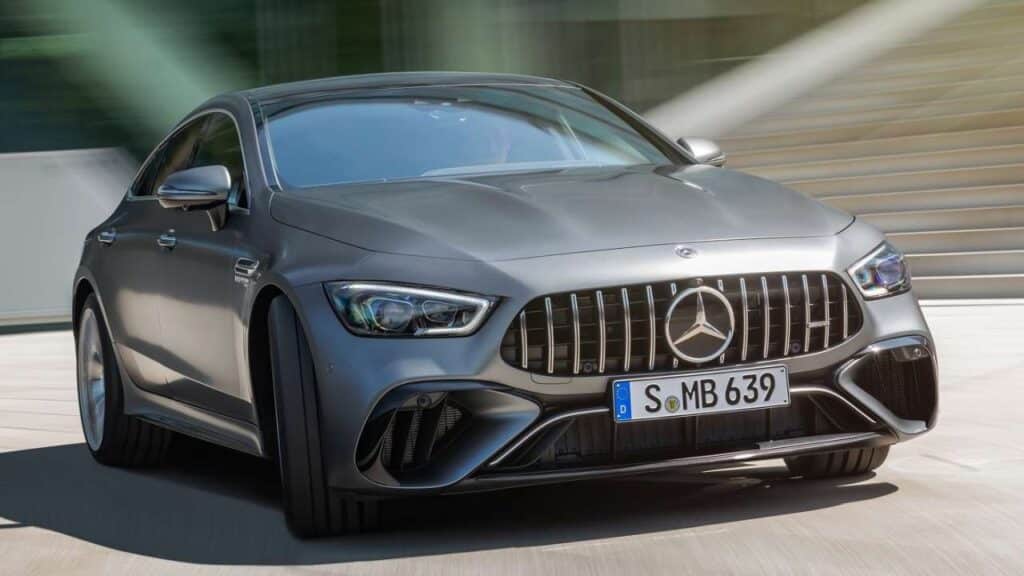 Mercedes-Benz-AMG-GT-2023-pojistka-pozar