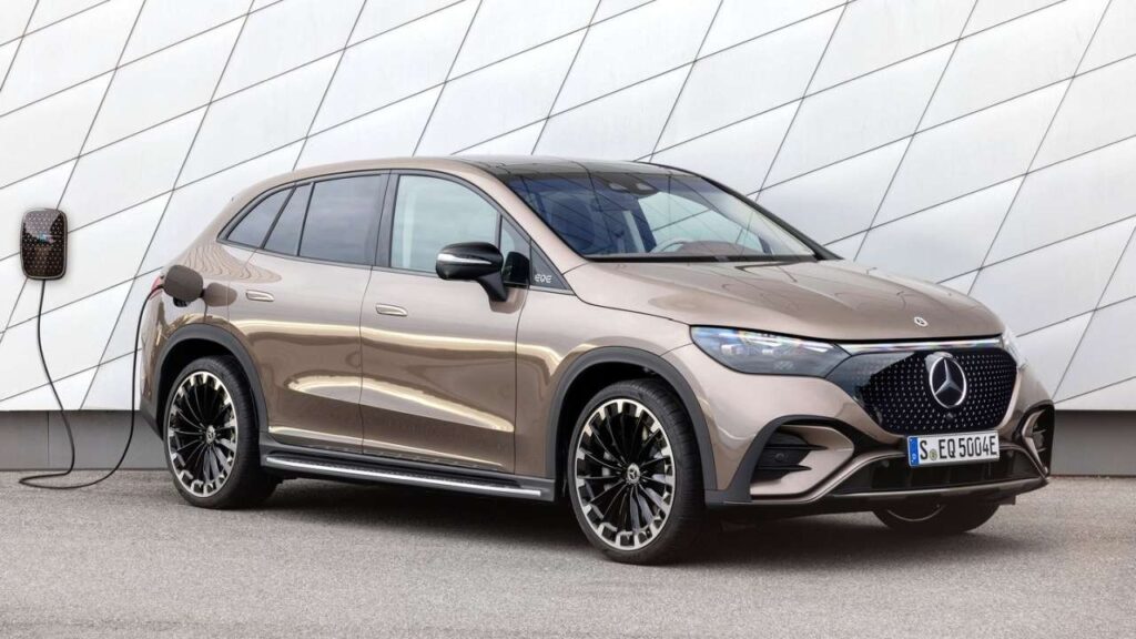 Mercedes-Benz-EQE-SUV-2023-pojistka-pozar