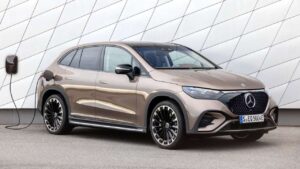Mercedes-Benz-EQE-SUV-2023-pojistka-pozar