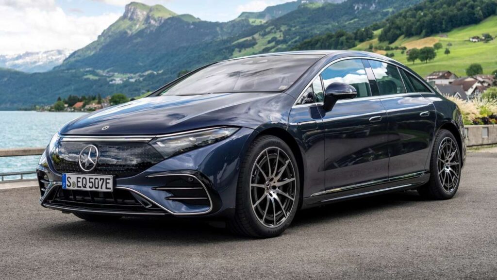 Mercedes-Benz-EQS-2023-pojistka-pozar