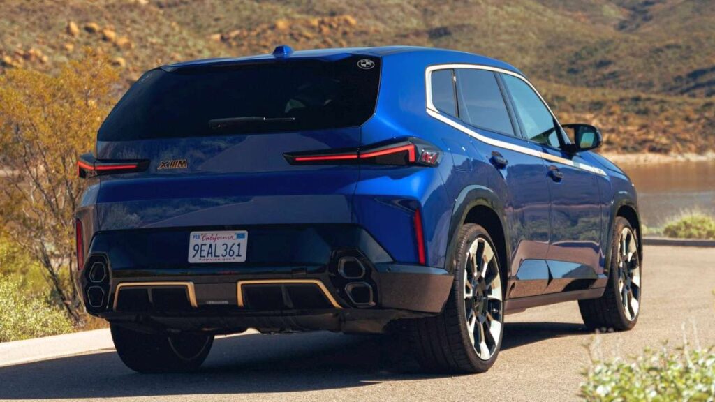 BMW-XM-2023-zadni-dvere