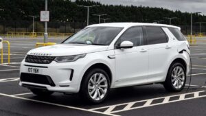 Land-Rover-Discovery-Sport-2023-A-sloupek