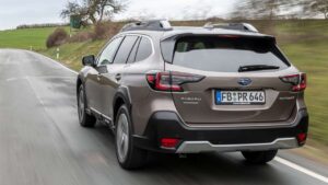 Subaru-Outback-2021-couvaci-svetla-kamera-kba