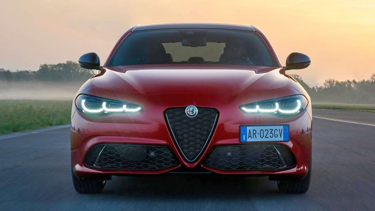 Alfa-Romeo-Giulia-2023-dalkova-svetla-kba