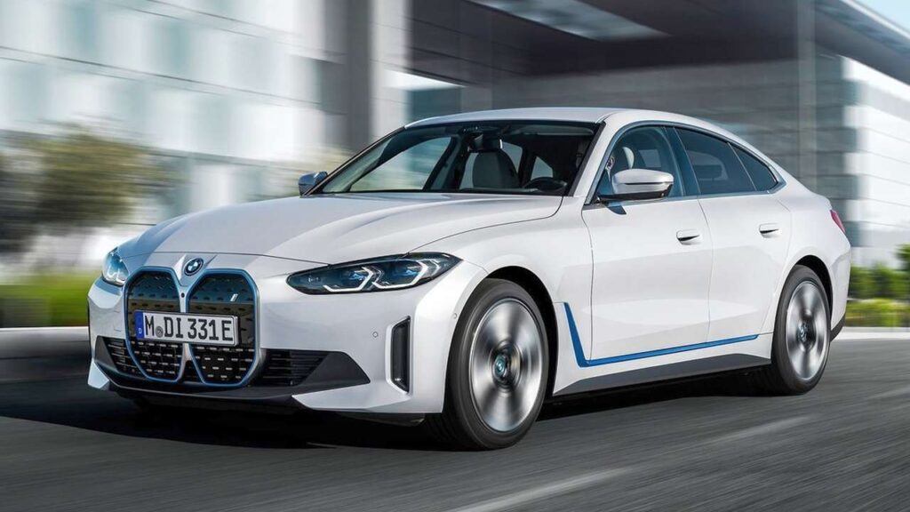 BMW-i4-2024-praskliny-nosnik
