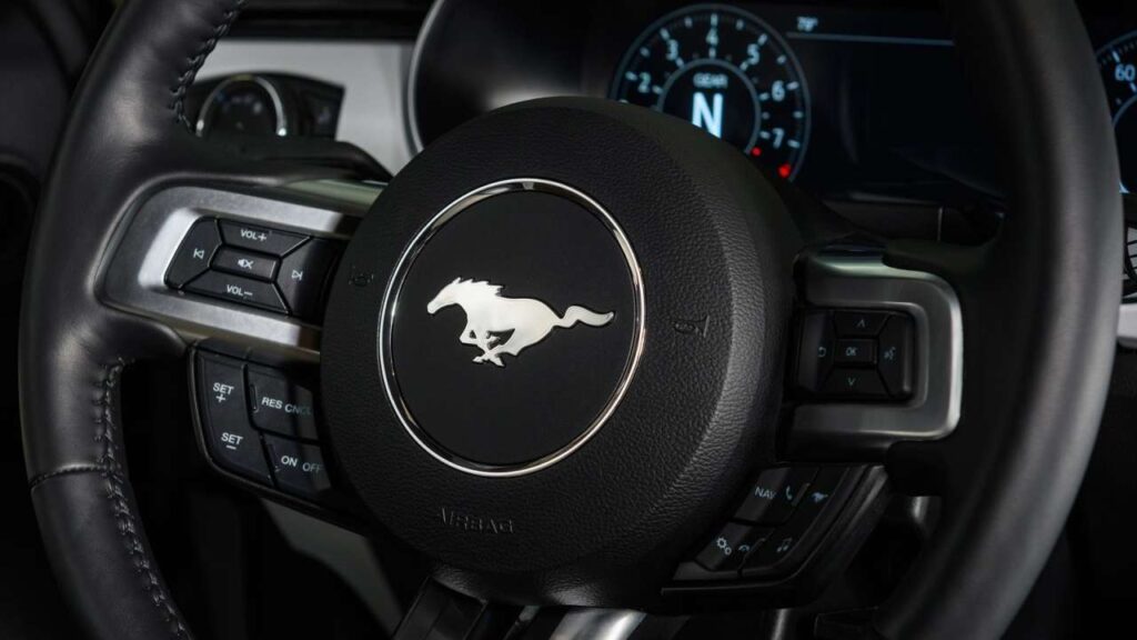 Ford-Mustang-rizeni-spojka-kba