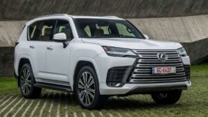 Lexus-LX-2022-kamera-selhani