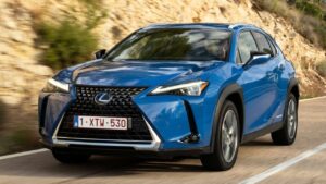 Lexus-UX-2023-kamera-selhani