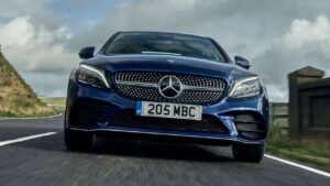 Mercedes-Benz-C-Class-pojistkova-skrinka-pozar-kba