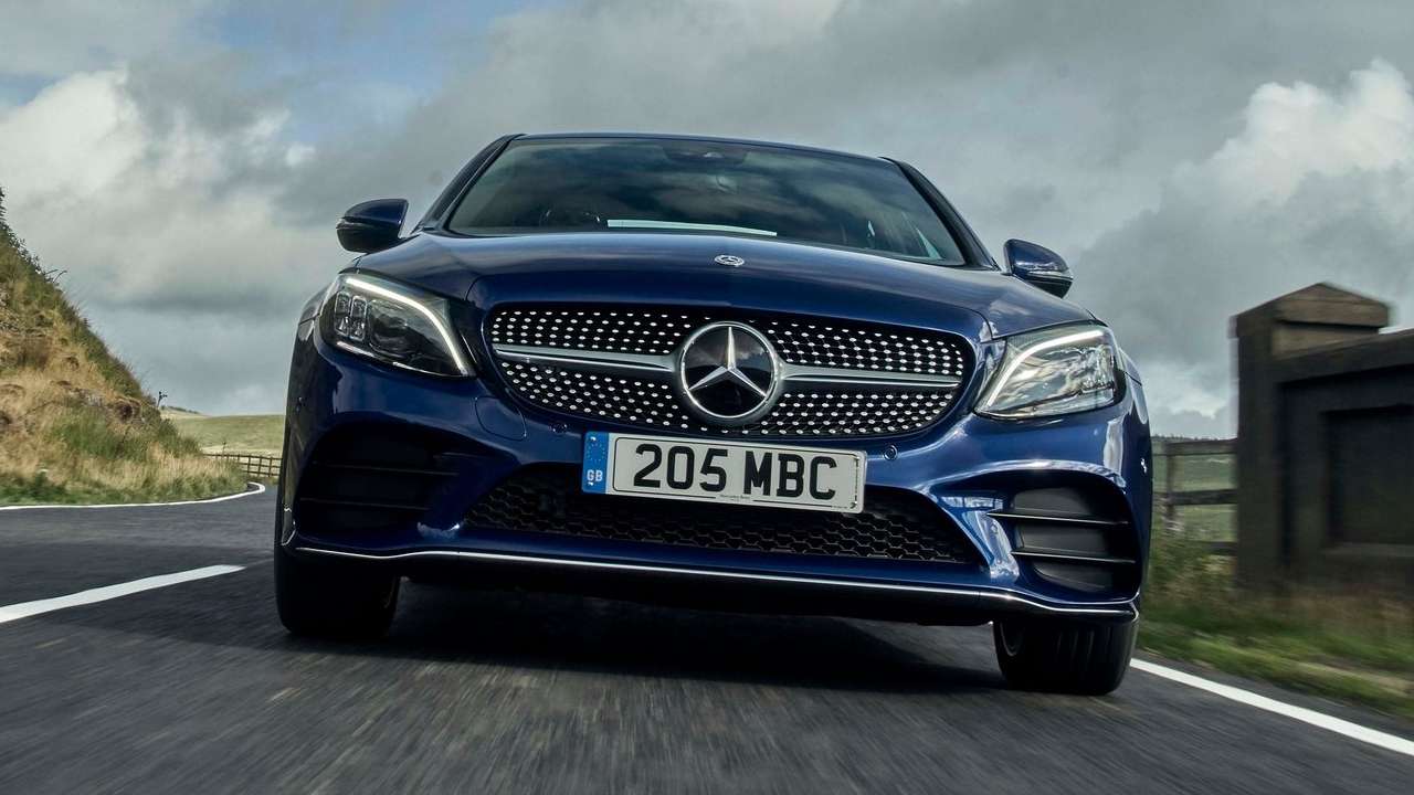 Mercedes-Benz-C-Class-pojistkova-skrinka-pozar-kba