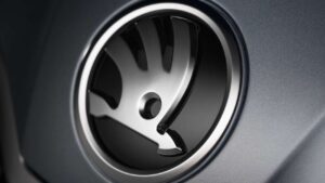 Skoda-Superb-svolavacka-23ax-emise