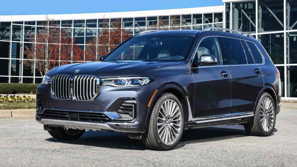 BMW-X7-2018-2020-motor-pozar