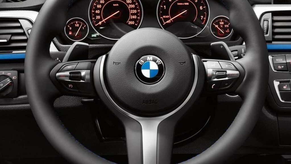 BMW-ridic-airbag-svolavacka