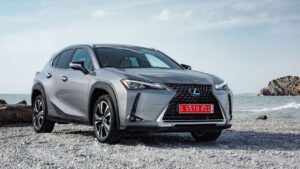 Lexus-UX-2024-elektronika-havarie