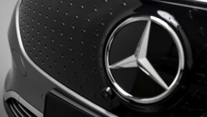 Mercedes-Benz-2024-pyrotechnicka-pojistka