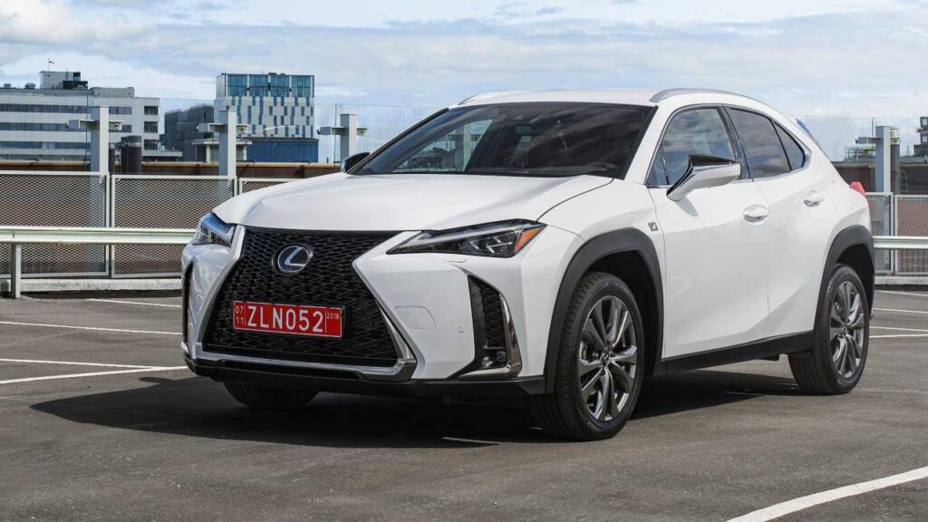 Lexus-UX-2024-motor-porucha