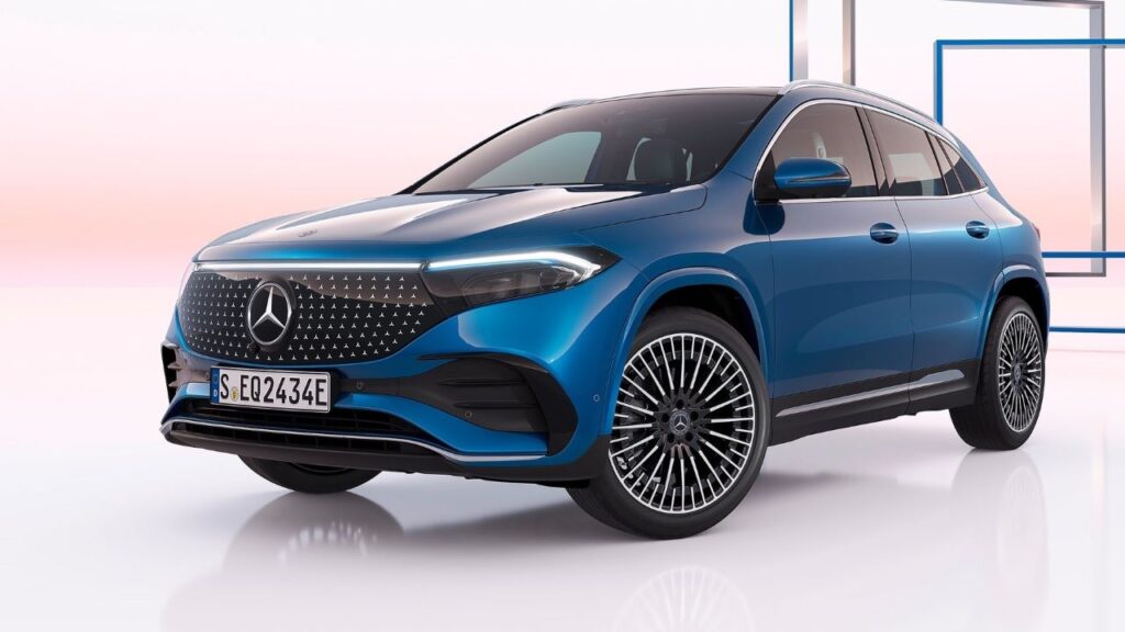Mercedes-Benz-EQA-2024-pyropojistka-zraneni