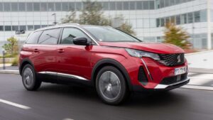 Peugeot-5008-2022-motor-emise