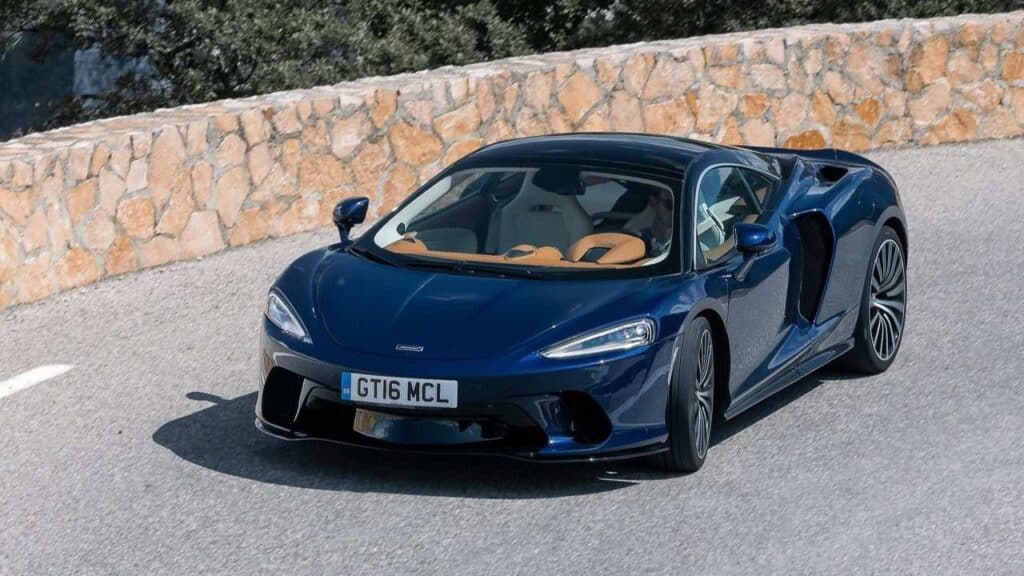 McLaren-GT-2019-2023-kapota-nehoda