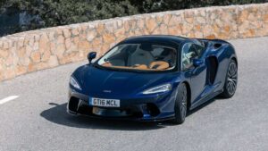 McLaren-GT-2019-2023-kapota-nehoda
