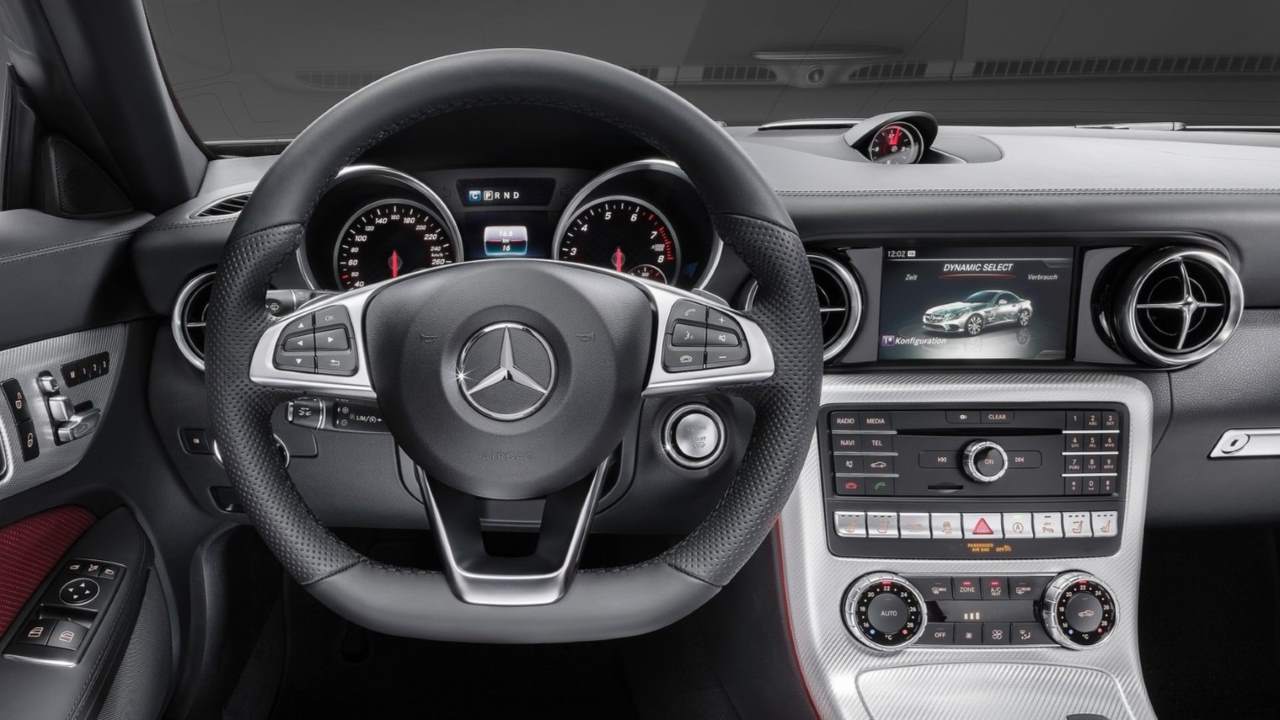 Mercedes-Benz-2017-2024-tisnove-volani-chyba