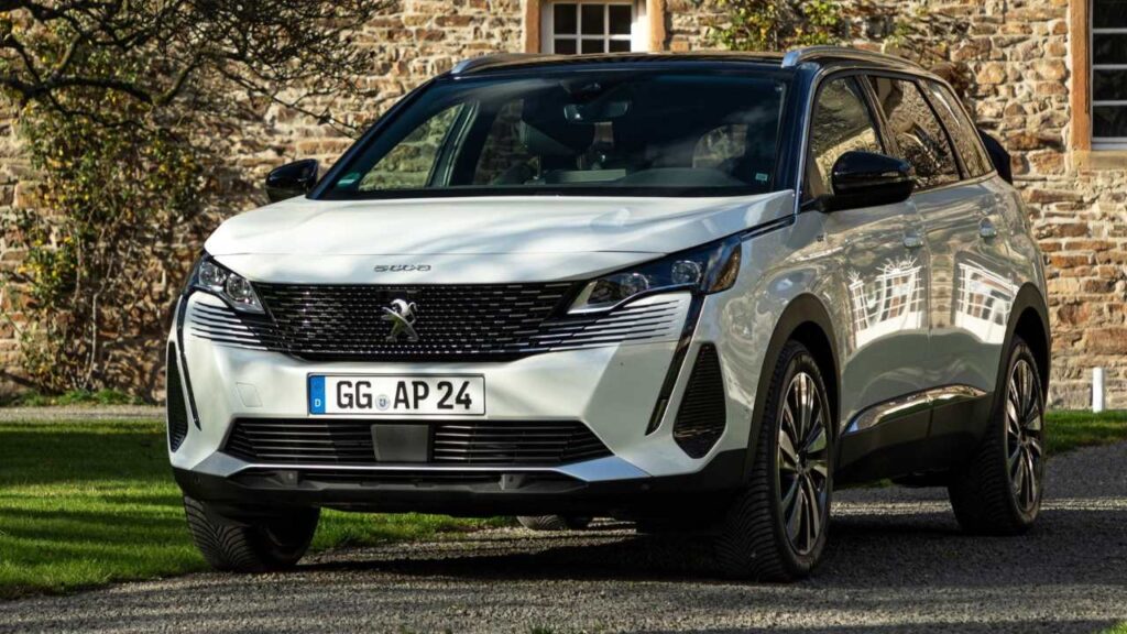 Peugeot-5008-2024-podvozek-havarie