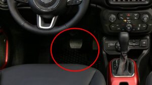 stellantis-brzdovy-pedal-o