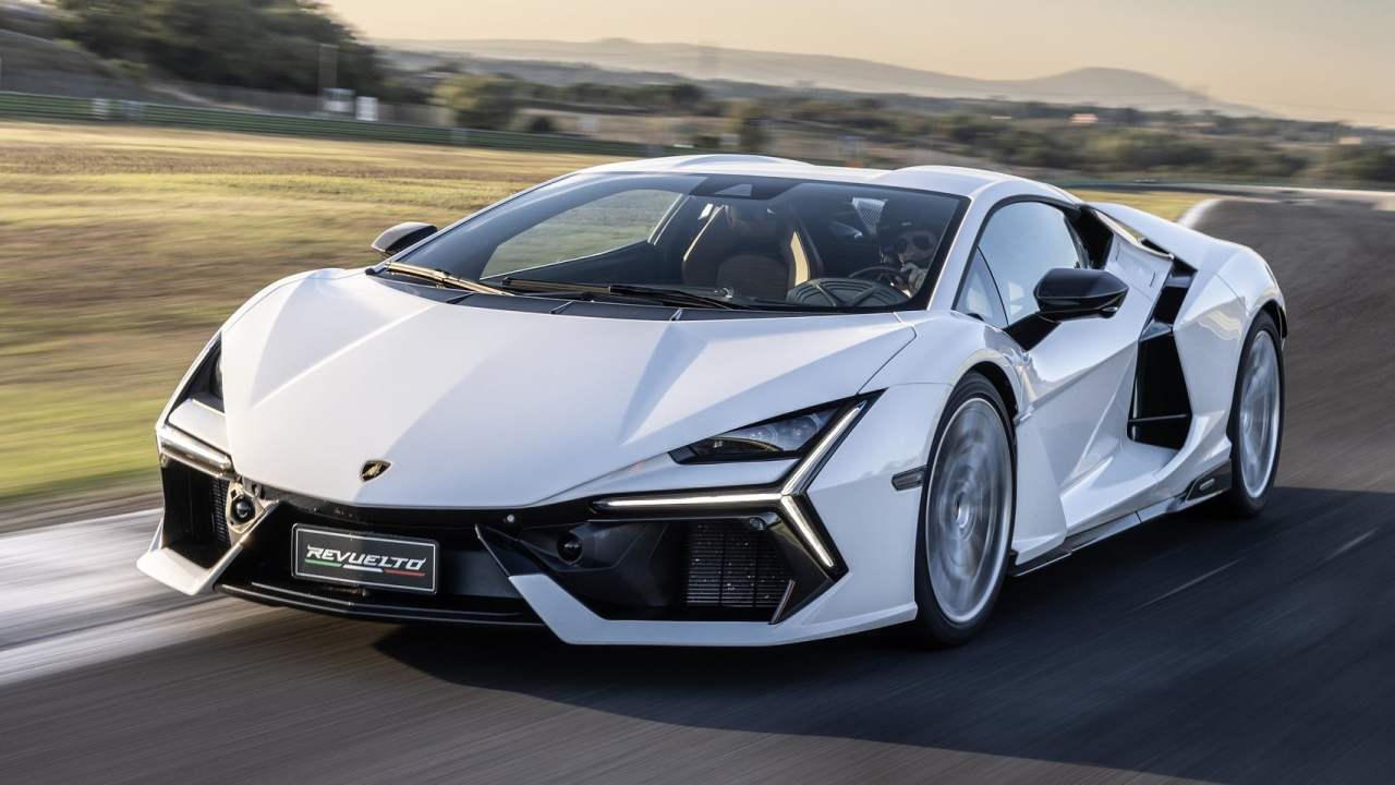 Lamborghini-Revuelto-2024-sterace-kbaLamborghini-Revuelto-2024-sterace-kba