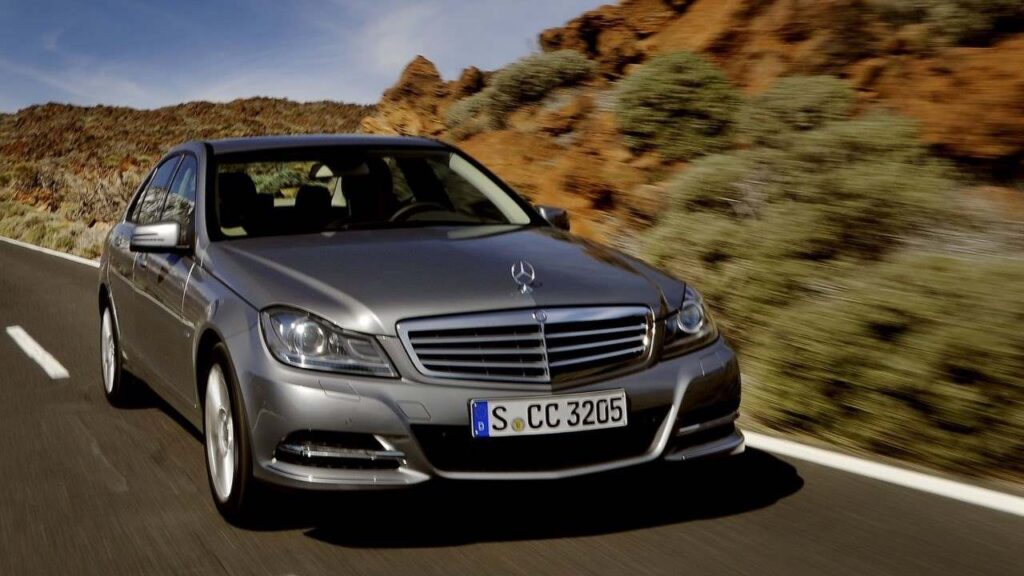 Mercedes-Benz-C-Class-2010-2016-rizeni-havarie