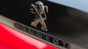 Peugeot-3008-2024-pomocny-ram-havarie