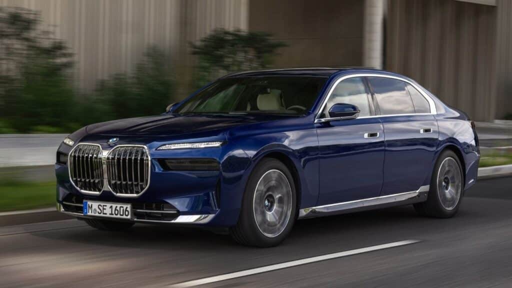 BMW-7-Series-2022-2024-brzdy-havarie