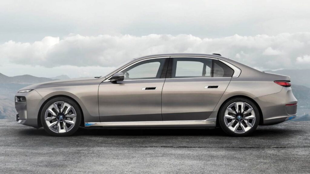 BMW-i7-2022-2024-brzdy-havarie