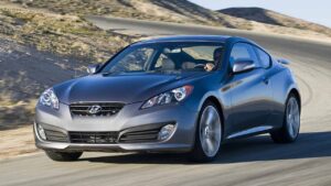 Hyundai-Genesis-Coupe-2012-ztrata-kontroly