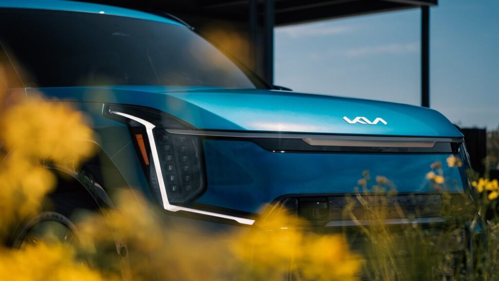 Kia-EV9-2024-havarie-parkovani-kba