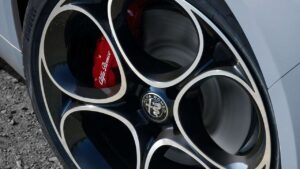 Alfa-Romeo-Giulia-selhani-brzd-kba