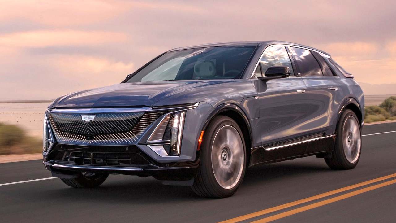 Cadillac-Lyriq-2023-mrtvy-uhel-kba