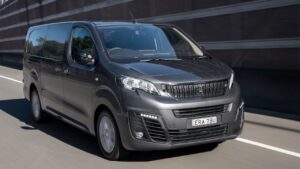Peugeot-Expert-2022-2023-elektronika-havarie