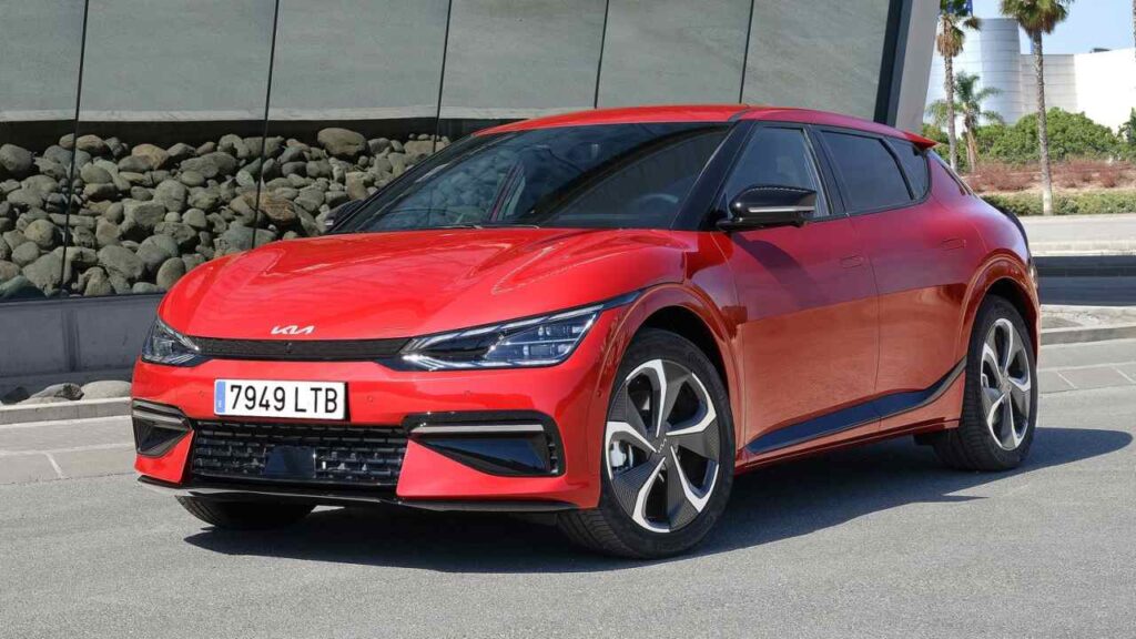 Kia-EV6-2023-hnaci-hridel-praskne-kba