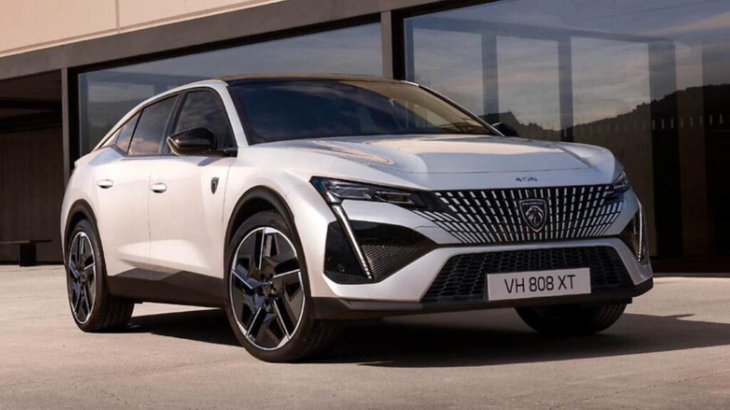 peugeot-408-2024-palivo-pozar