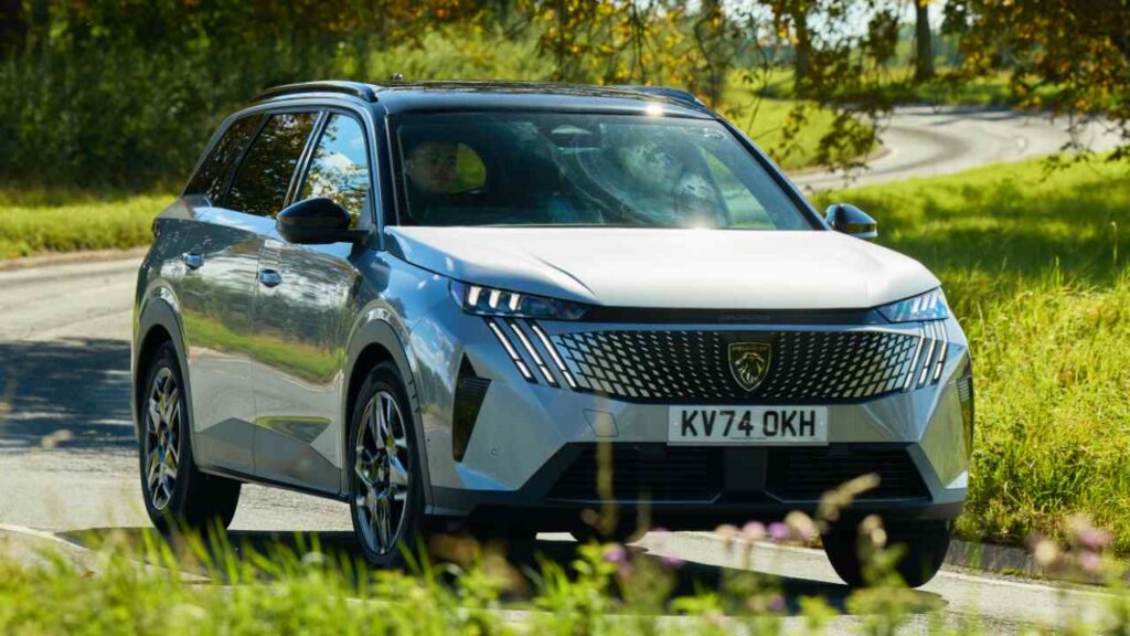 peugeot-5008-2024-palivo-pozar