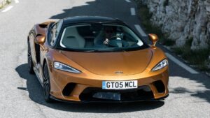 McLaren-GT-2019-2023-kapota