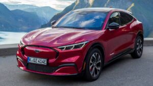 Ford-Mustang-Mach-E-2020-2022-ztrata-vykonu