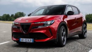 Alfa-Romeo-Junior-2024-2025-palivo-pozar