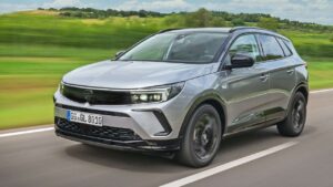 Opel-Grandland-2024-2025-palivo-pozar