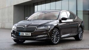 Skoda-Superb-2022-2025-airbag-zraneni