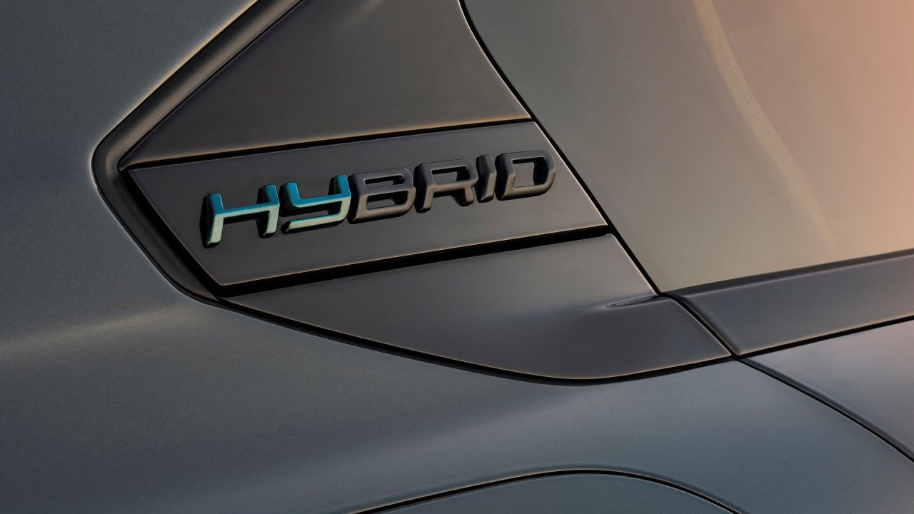 Peugeot-citroen-opel-hybrid-pozar