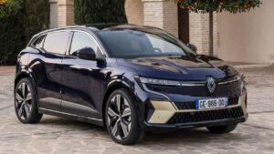 Renault-Megane-E-Tech-2024-2025-elektronika-zraneni